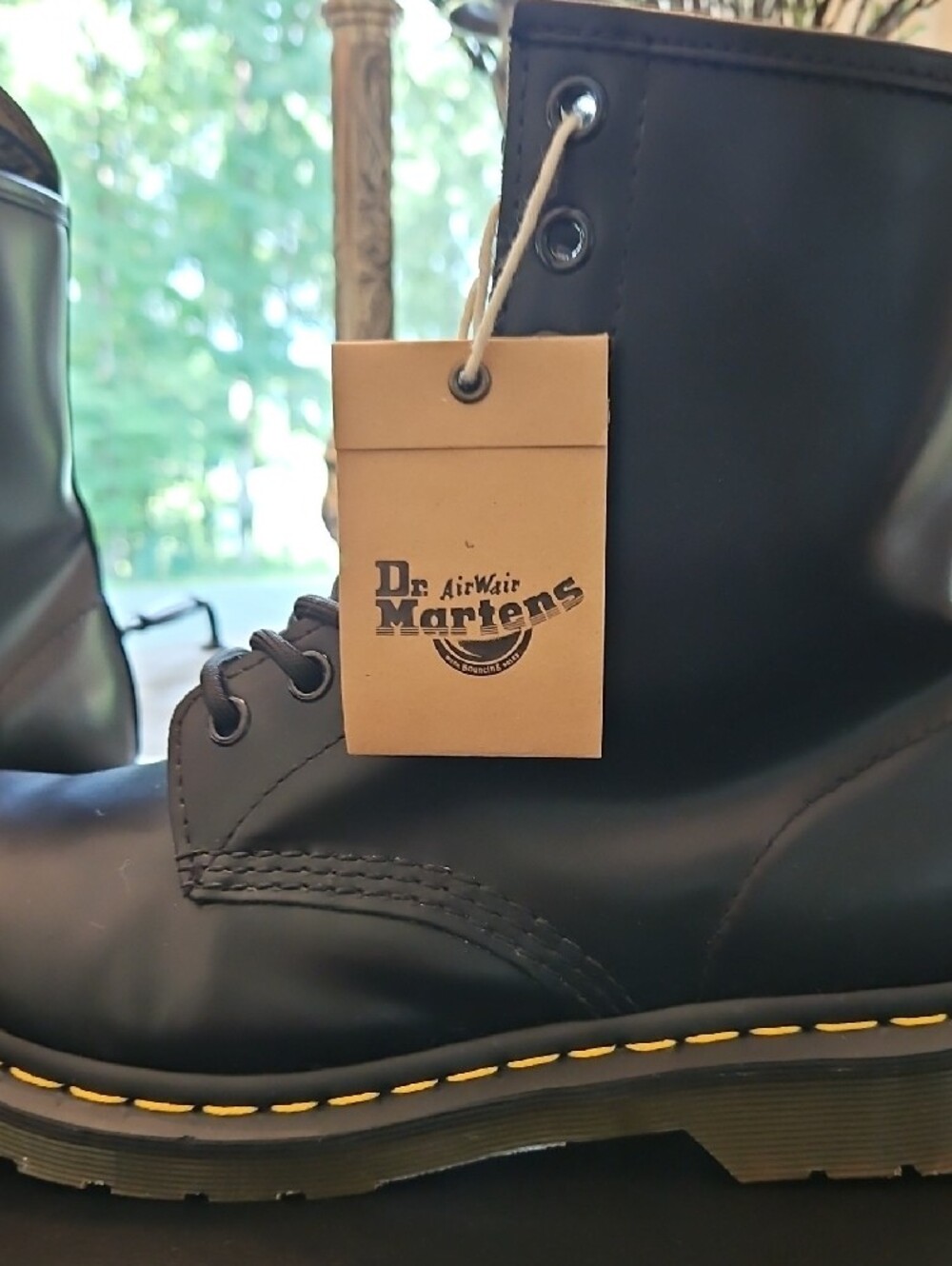 Dr. Martens Black 1460 W Leather Lace-Up Boots. Size 8 - Picture 10 of 14